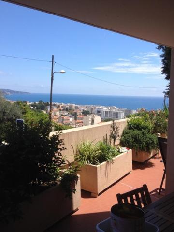 Relaxing Place With Wonderful View...Calme Avec Vue Magnifique Sur La Baie Des Anges, Mais En Campagne A 12 Minutes De La Promenade Des Anglais Nice Luaran gambar